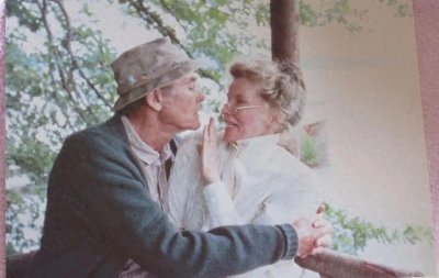 ​赤裸谈性，大方谈钱：中老年女人相亲局，到底有多生猛？