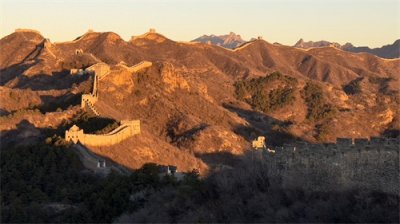 ​金光灿烂、宁静壮美！烁烁金辉映照金山岭长城