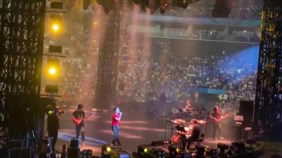 ​汪峰纪念结婚四周年，《无处安放》送给章子怡