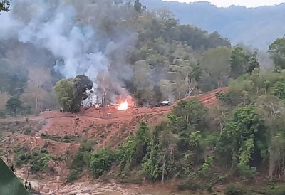 ​缅甸军方与克伦族武装在泰缅边境发生冲突，泰国组织边民撤离