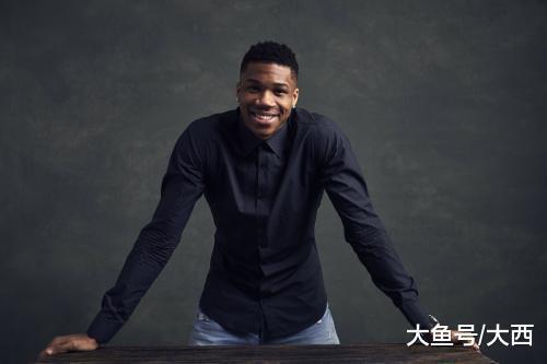 天赋的对比!数据对比24岁字母哥和25岁浓眉哥谁更胜一筹!