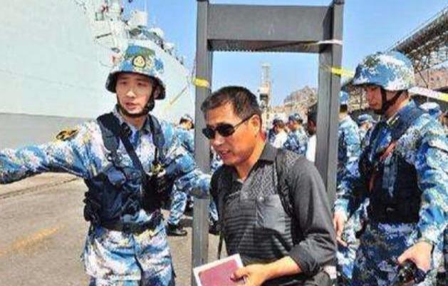 在撤侨行动中,如果有日韩侨民冒充登船,我国军人是如何识破的呢