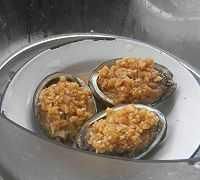 鲍鱼主要吃什么部位,鲍鱼身上绿的是什么?图9