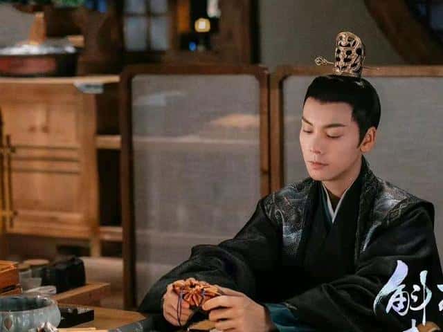 斛珠夫人结局海市喜欢谁(海市为什么嫁给皇帝)