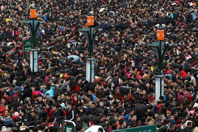 高铁上为什么不能泡方便面呢(方便面是否应该禁止上高铁)(3)