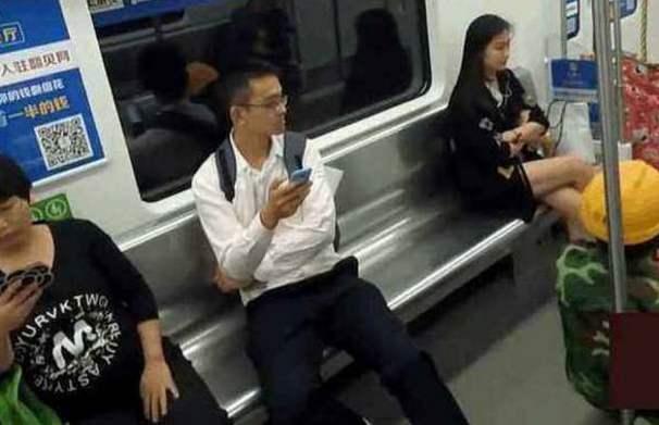 高铁上为什么不能泡方便面呢(方便面是否应该禁止上高铁)(12)