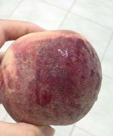 桃子中间核发霉能吃么,桃子外面好里面核发霉了能吃吗图4