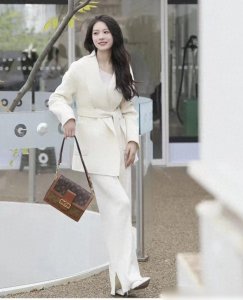 ​这些羊绒大衣搭配衣服技巧，温柔气质显高级