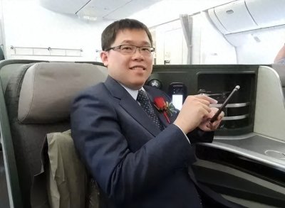 ​张国炜：为空姐放弃20亿身家，被兄弟逐出家门后，上演“复仇记”