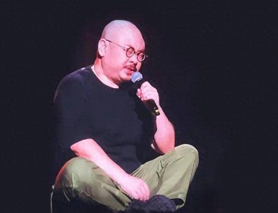 ​离婚34年后，再看那个抛弃刀郎跟富商的杨娜，恐怕肠子都要悔青了