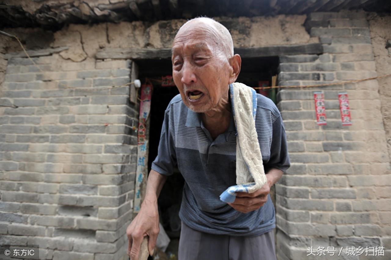 男人有泪不轻弹,8幅男人流泪的照片,哪一幅触动了你的心?