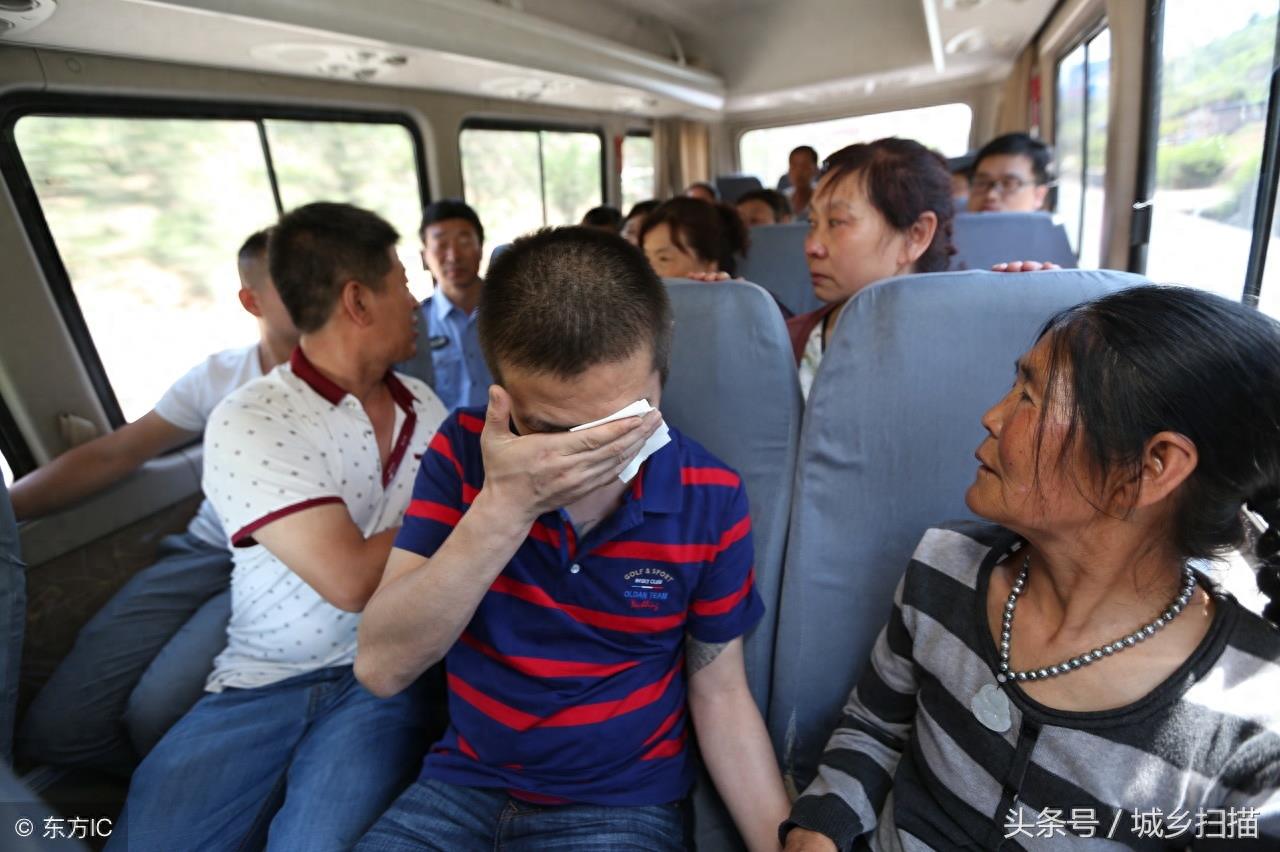 男人有泪不轻弹,8幅男人流泪的照片,哪一幅触动了你的心?