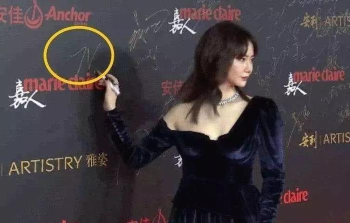 比戚薇“7V”还懒的签名，迪丽热巴的只用一笔搞定，看到说好看