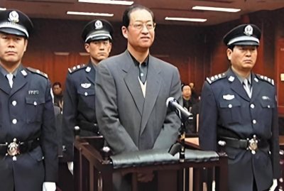 ​从孤儿到省长，再到死刑犯：王怀忠的戏剧人生