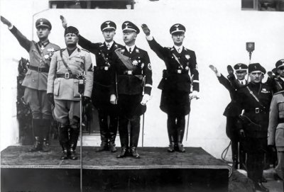 ​近日，意大利数百人集体行二战“纳粹军礼”，评论区却让人笑不活