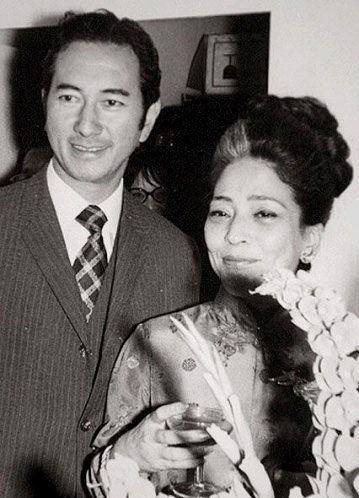 赌王何鸿燊老照片，年轻帅气逼人，图五四姨太坐怀嬉戏