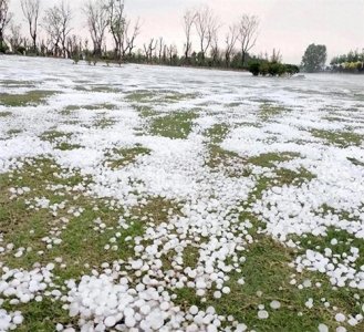 ​定西暴雨冰雹：银装素裹显奇景，人性光辉暖人心
