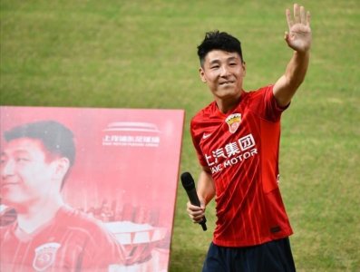 ​海港新主场有新亮点，提前探访“球迷乐园”，在这里能和中超奖杯超近距离接触