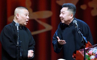 ​纪念侯耀文专场，石富宽讲述侯耀文夸赞郭德纲往事，于谦再现神捧