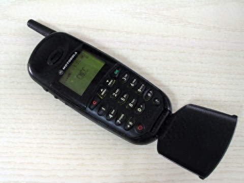 世界上第一部触控、智能手机长啥样