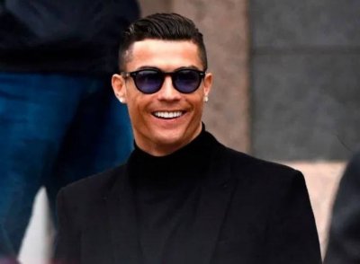 ​哪款最靓？太阳报盘点C罗发型变化：从卷发到鲻鱼头和马桶刷