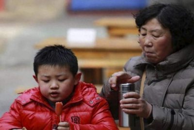 ​曾经重男轻女的父母如今过得怎样？四种惩罚已显现，苦果自尝