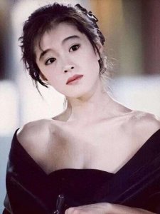 ​中森明菜：美过王祖贤，让张国荣心动，被渣男毁掉的“绝世美人”
