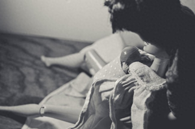 芭比怀孕了！怀孕了！摄影师镜头下的芭比生产过程