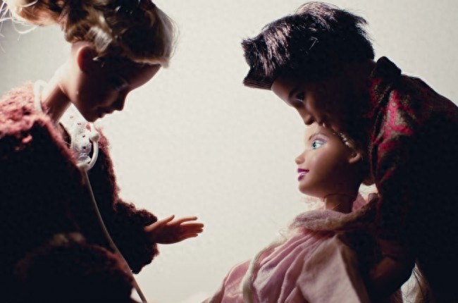 芭比怀孕了！怀孕了！摄影师镜头下的芭比生产过程