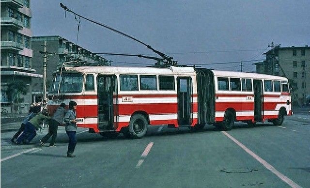 老沈阳们还记得无轨电车吗?