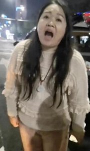 ​宝马女车主占道后续：拒绝道歉！派出所当场发飙：我爱停哪就停哪