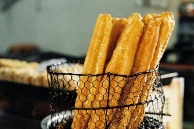 ​油条最简单的做法，新手都能一次成功，根根空心，蓬松酥脆