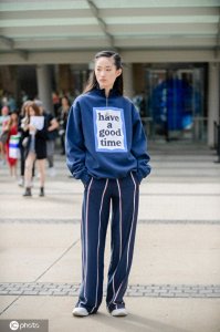 ​职场只敢穿黑白灰？Navy Blue藏青色优雅又有格调