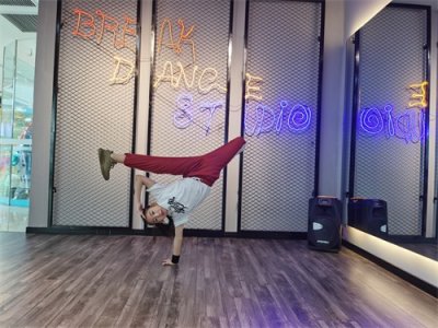 ​11岁“酷女孩”带你领略街舞魅力