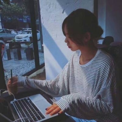 微信霸气头像女生背影