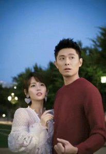 ​张嘉倪买超逛街被拍，全程冷漠无交流，女方状态也不似从前