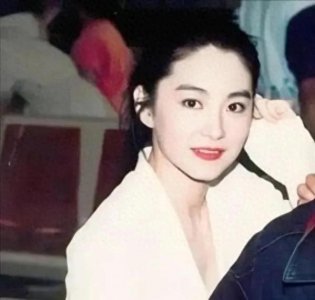 ​林青霞早期的老照片，看哪一张都美到心坎上，现在也美人迟暮了