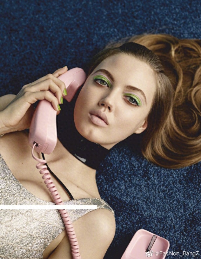 琳赛登俄罗斯版封面,复古妆发糖果色系,猪妹很适合少女风格