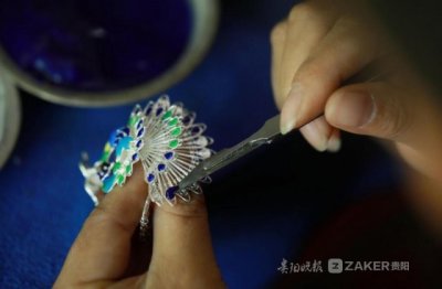 ​图集｜作坊工艺变革 传统银饰焕新姿