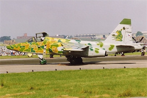皮实耐用：与死神擦肩而过的苏-25攻击机