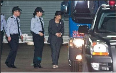 ​从朴槿惠的“闺蜜门”看韩国的政治宗教化